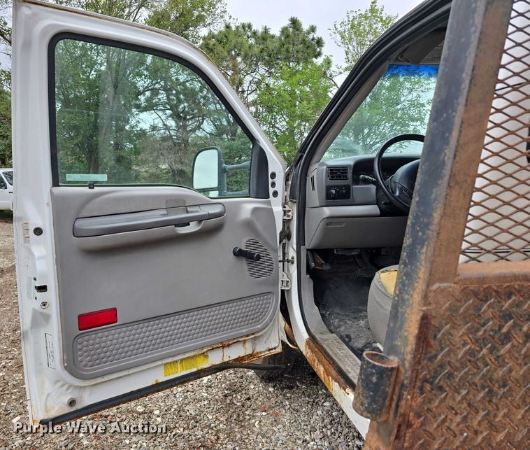 image for item EO1006 2001 Ford F450 Super Duty flatbed truck