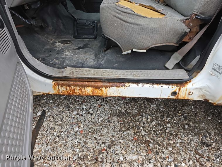 image for item EO1006 2001 Ford F450 Super Duty flatbed truck