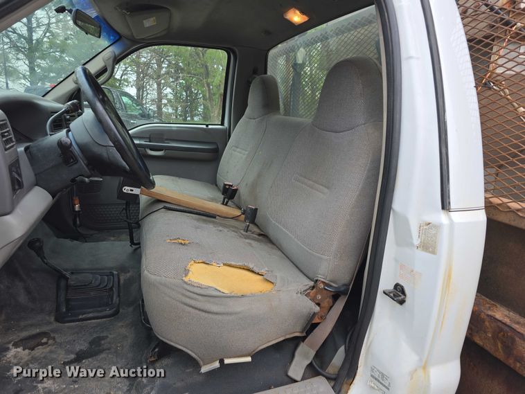 image for item EO1006 2001 Ford F450 Super Duty flatbed truck