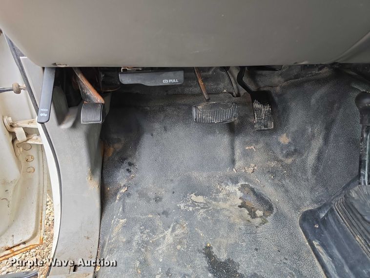 image for item EO1006 2001 Ford F450 Super Duty flatbed truck