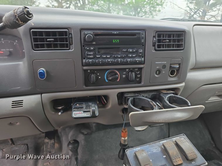 image for item EO1006 2001 Ford F450 Super Duty flatbed truck