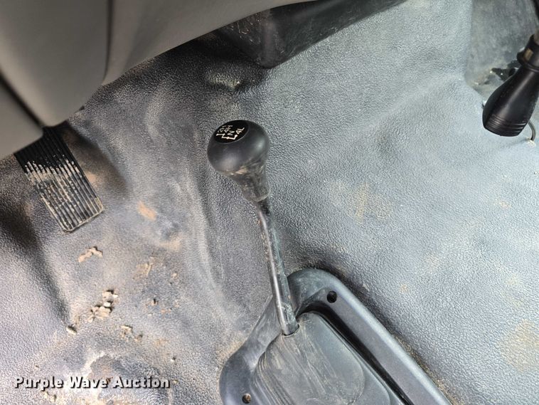 image for item EO1006 2001 Ford F450 Super Duty flatbed truck