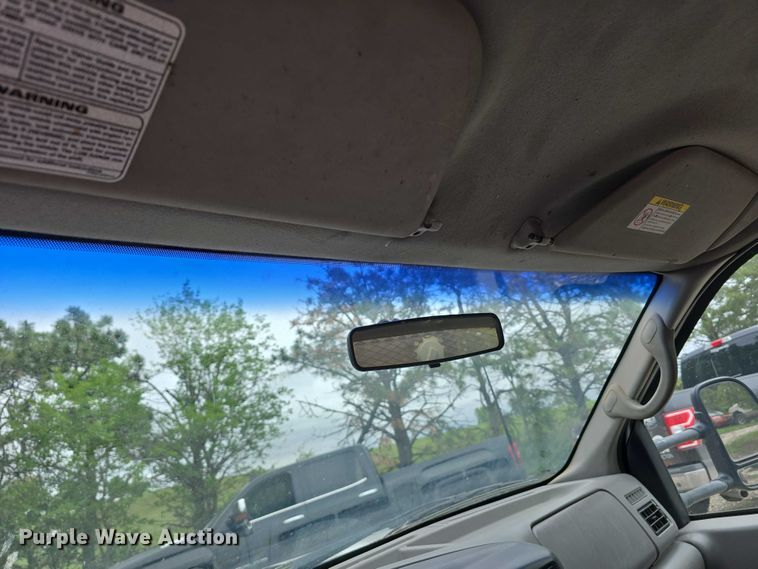 image for item EO1006 2001 Ford F450 Super Duty flatbed truck