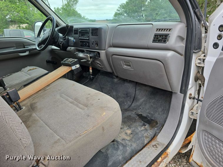 image for item EO1006 2001 Ford F450 Super Duty flatbed truck