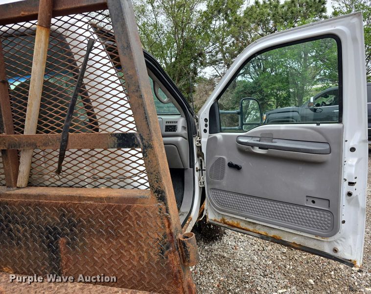 image for item EO1006 2001 Ford F450 Super Duty flatbed truck