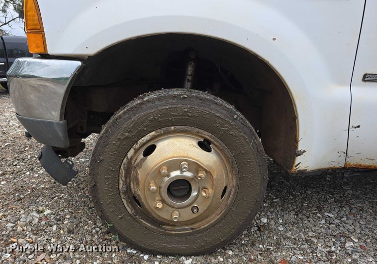 image for item EO1006 2001 Ford F450 Super Duty flatbed truck