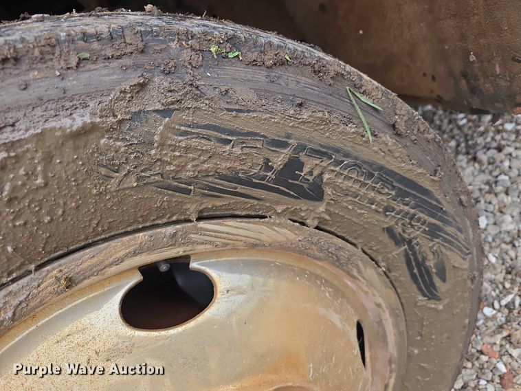 image for item EO1006 2001 Ford F450 Super Duty flatbed truck