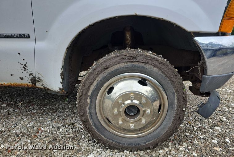 image for item EO1006 2001 Ford F450 Super Duty flatbed truck