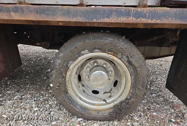 image for item EO1006 2001 Ford F450 Super Duty flatbed truck