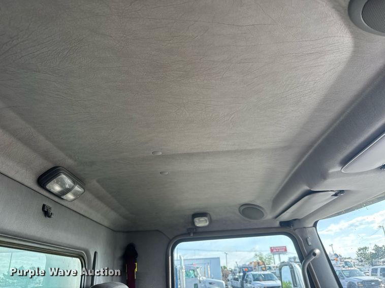 image for item EQ1452 2015 Kenworth T370 box truck