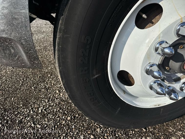 image for item EQ1452 2015 Kenworth T370 box truck