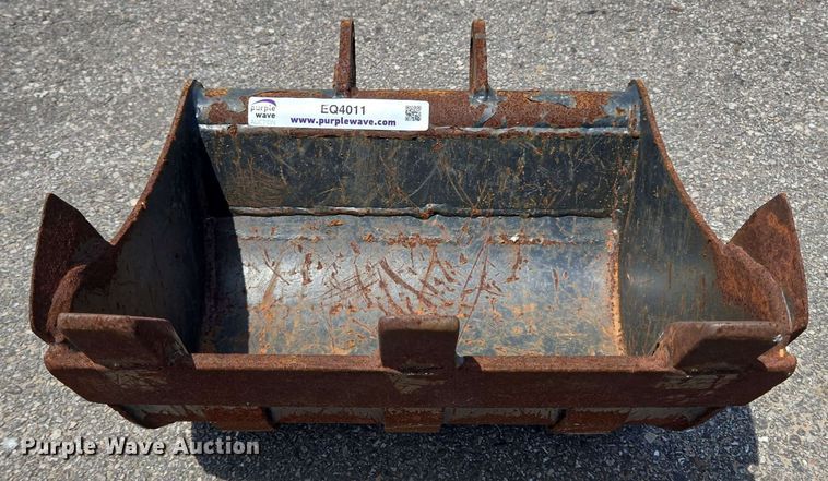 image for item EQ4011 Bobcat excavator bucket