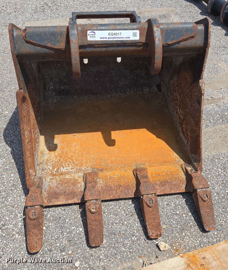 image for item EQ4017 Bobcat MX3T excavator bucket