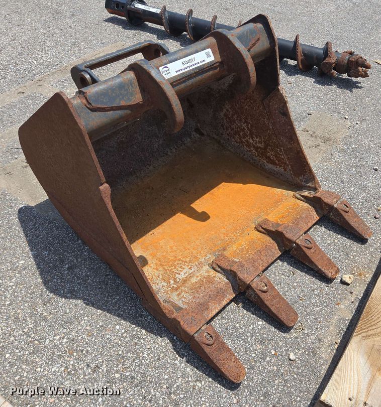 image for item EQ4017 Bobcat MX3T excavator bucket