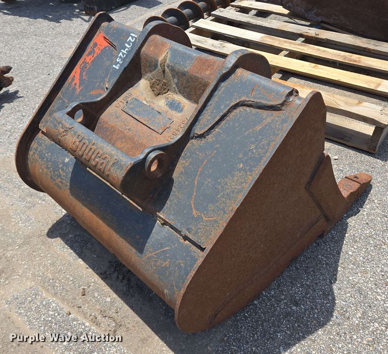 image for item EQ4017 Bobcat MX3T excavator bucket
