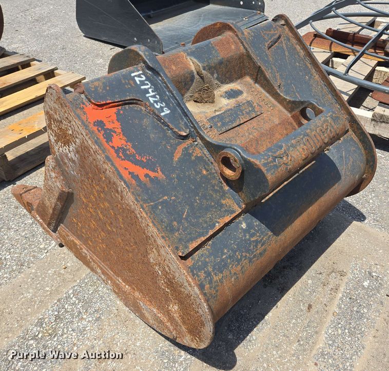 image for item EQ4017 Bobcat MX3T excavator bucket