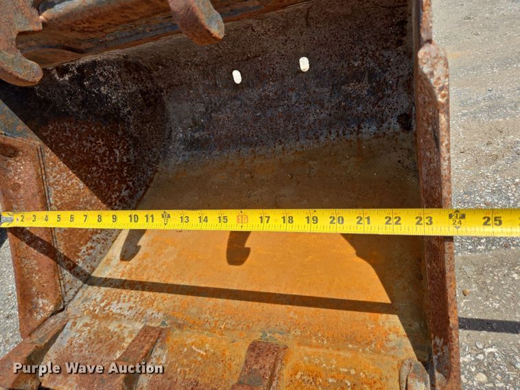 image for item EQ4017 Bobcat MX3T excavator bucket