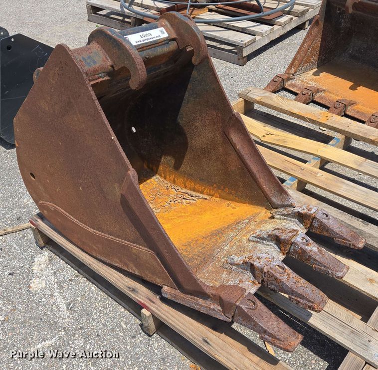 image for item EQ4018 Bobcat MX4T excavator bucket