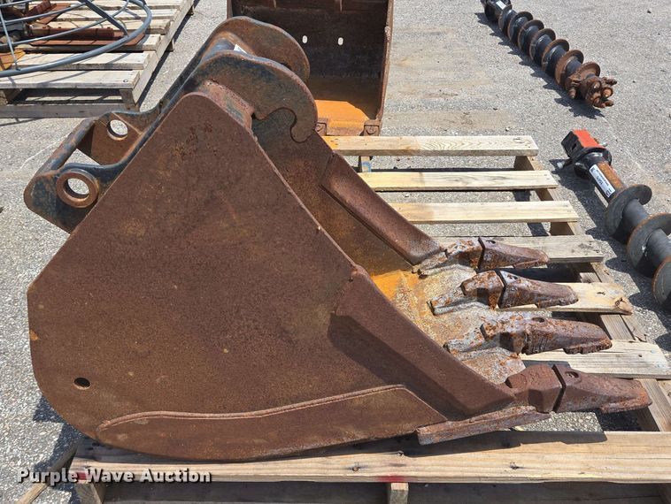 image for item EQ4018 Bobcat MX4T excavator bucket