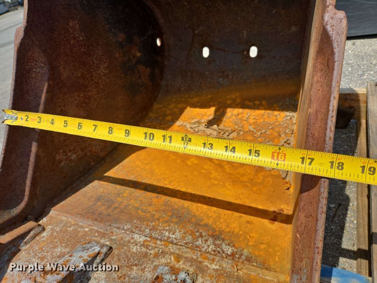 image for item EQ4018 Bobcat MX4T excavator bucket