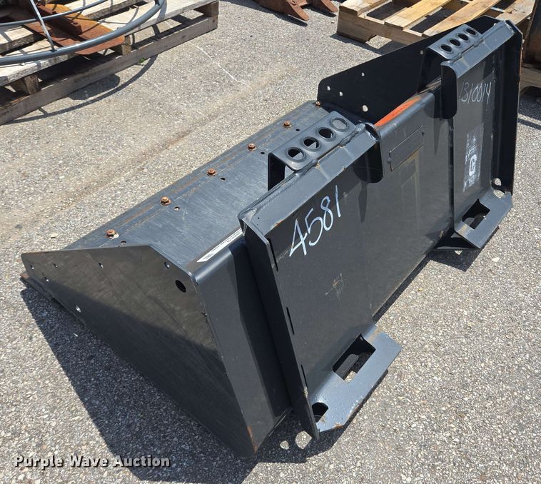 image for item EQ4019 Bobcat skid steer bucket