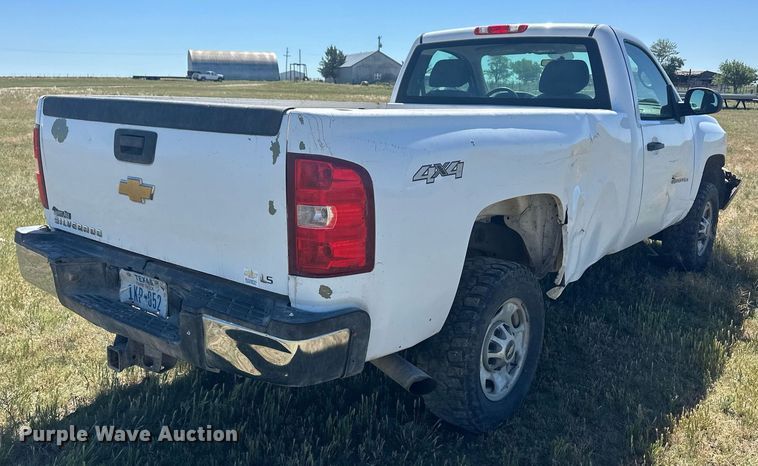 image for item EQ4765 2011 Chevrolet Silverado 2500HD pickup truck