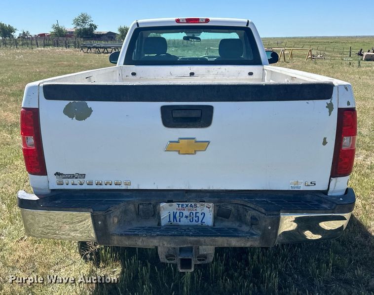 image for item EQ4765 2011 Chevrolet Silverado 2500HD pickup truck