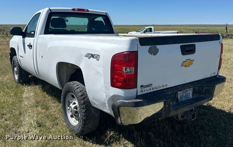 image for item EQ4765 2011 Chevrolet Silverado 2500HD pickup truck