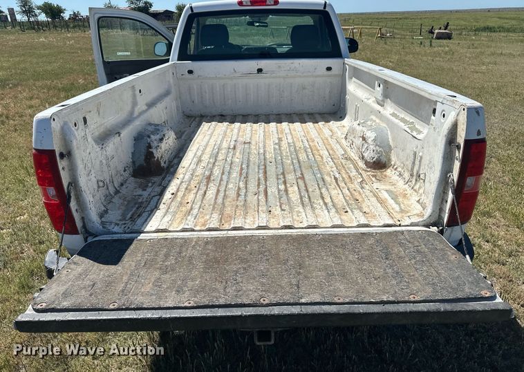 image for item EQ4765 2011 Chevrolet Silverado 2500HD pickup truck