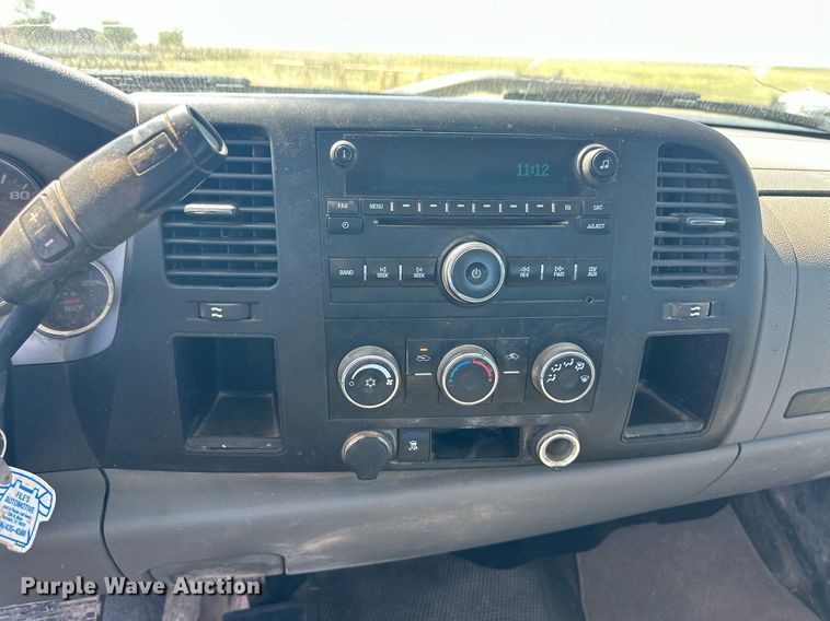 image for item EQ4765 2011 Chevrolet Silverado 2500HD pickup truck