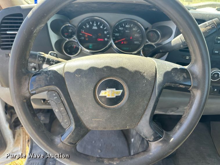 image for item EQ4765 2011 Chevrolet Silverado 2500HD pickup truck