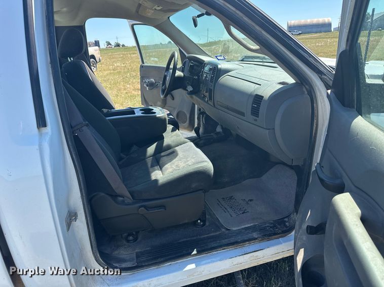 image for item EQ4765 2011 Chevrolet Silverado 2500HD pickup truck