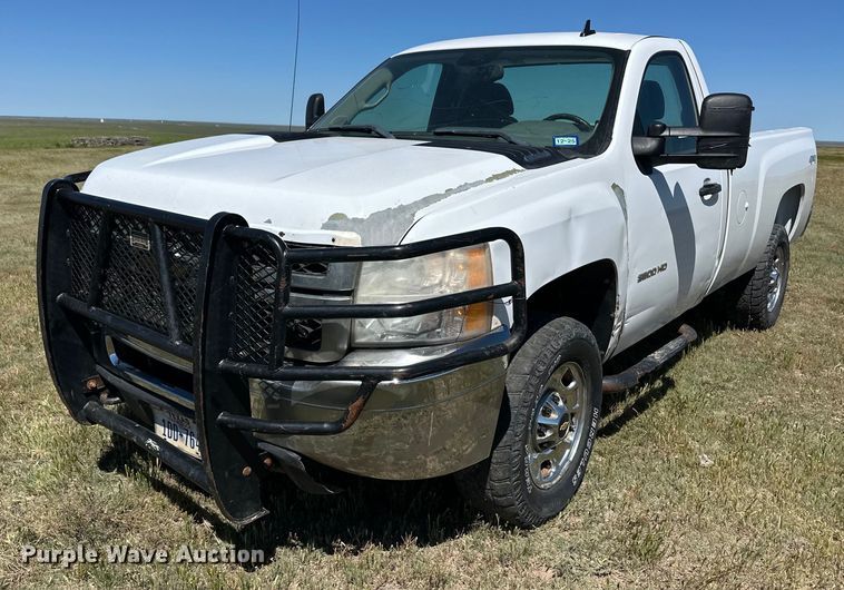 image for item EQ4766 2011 Chevrolet Silverado 2500HD pickup truck