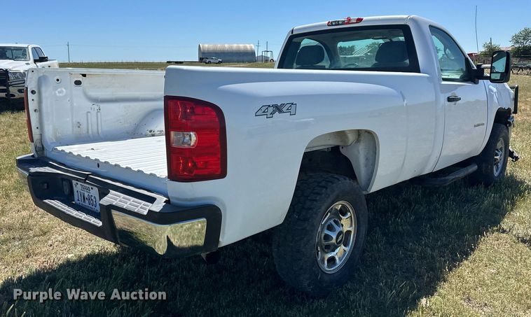 image for item EQ4766 2011 Chevrolet Silverado 2500HD pickup truck