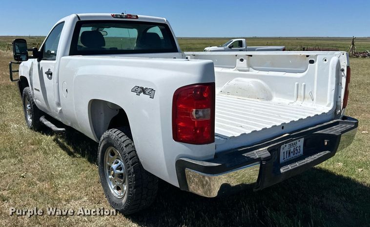 image for item EQ4766 2011 Chevrolet Silverado 2500HD pickup truck