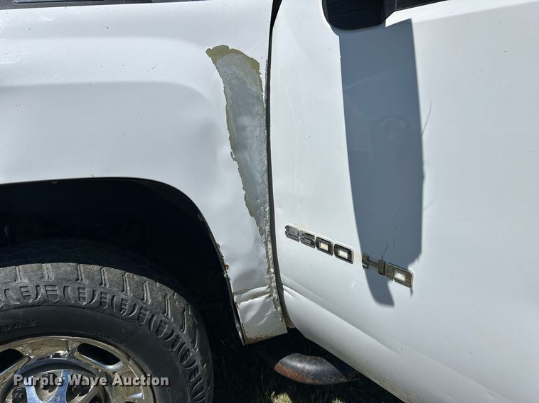 image for item EQ4766 2011 Chevrolet Silverado 2500HD pickup truck