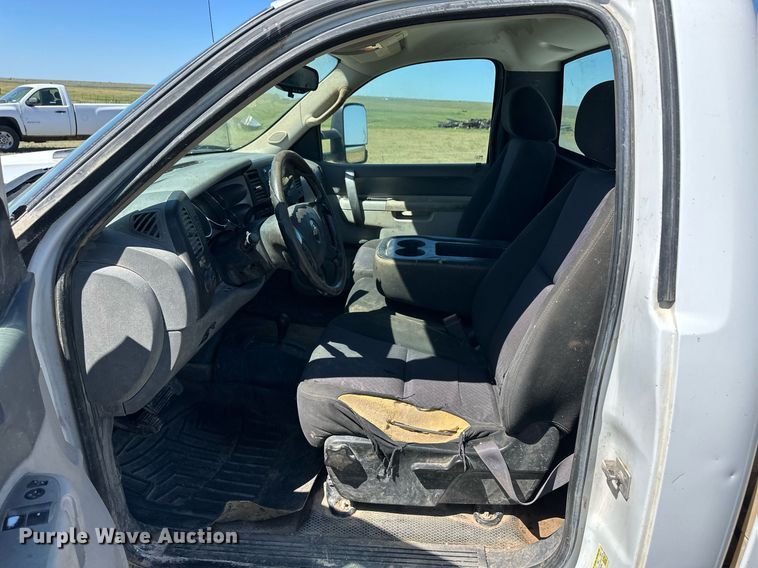 image for item EQ4766 2011 Chevrolet Silverado 2500HD pickup truck