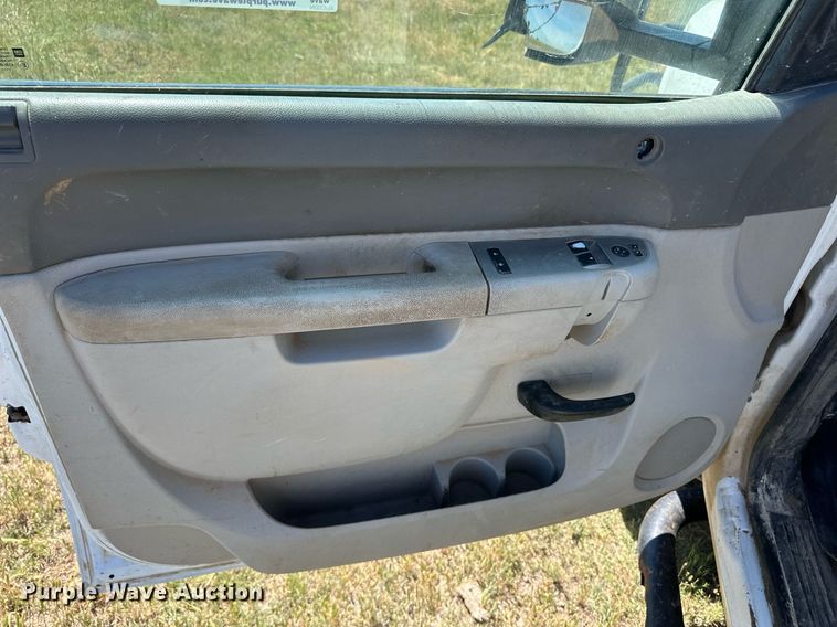 image for item EQ4766 2011 Chevrolet Silverado 2500HD pickup truck