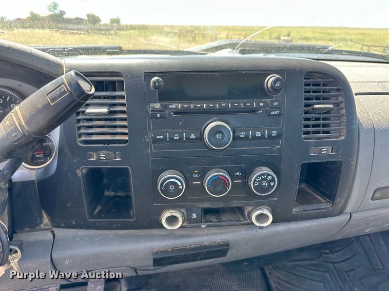 image for item EQ4766 2011 Chevrolet Silverado 2500HD pickup truck