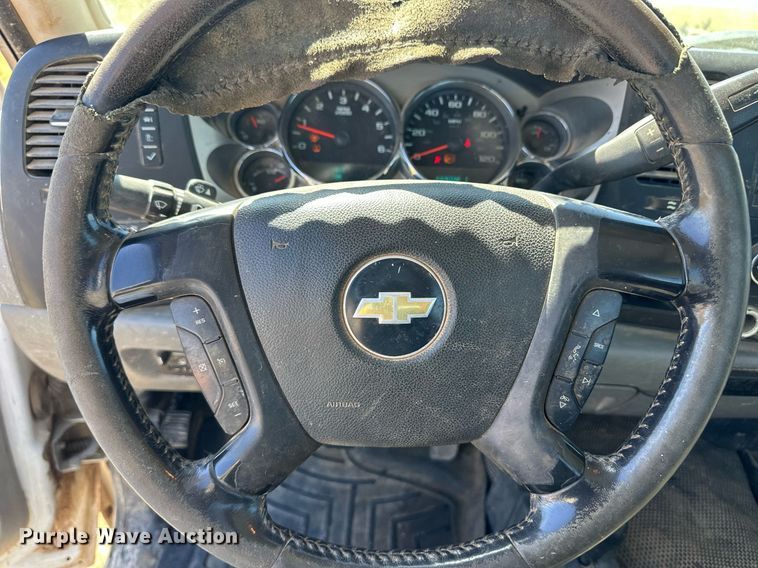 image for item EQ4766 2011 Chevrolet Silverado 2500HD pickup truck