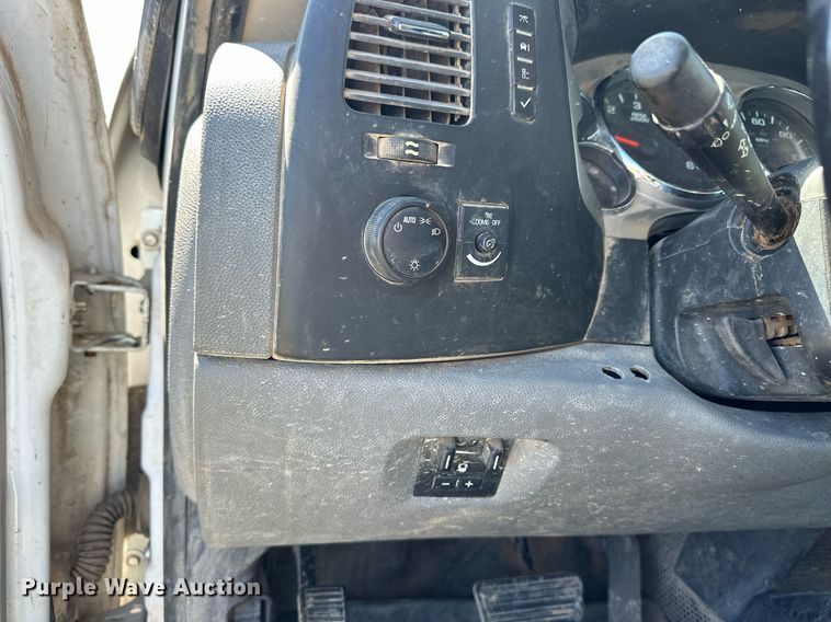 image for item EQ4766 2011 Chevrolet Silverado 2500HD pickup truck