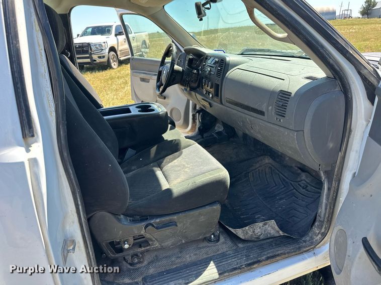 image for item EQ4766 2011 Chevrolet Silverado 2500HD pickup truck