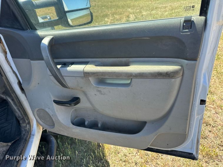 image for item EQ4766 2011 Chevrolet Silverado 2500HD pickup truck