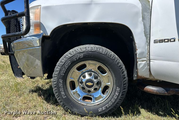 image for item EQ4766 2011 Chevrolet Silverado 2500HD pickup truck