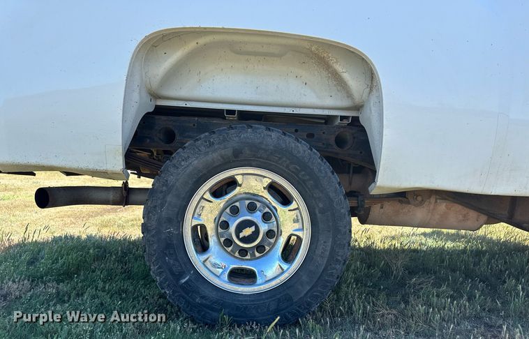 image for item EQ4766 2011 Chevrolet Silverado 2500HD pickup truck