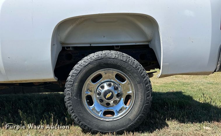 image for item EQ4766 2011 Chevrolet Silverado 2500HD pickup truck