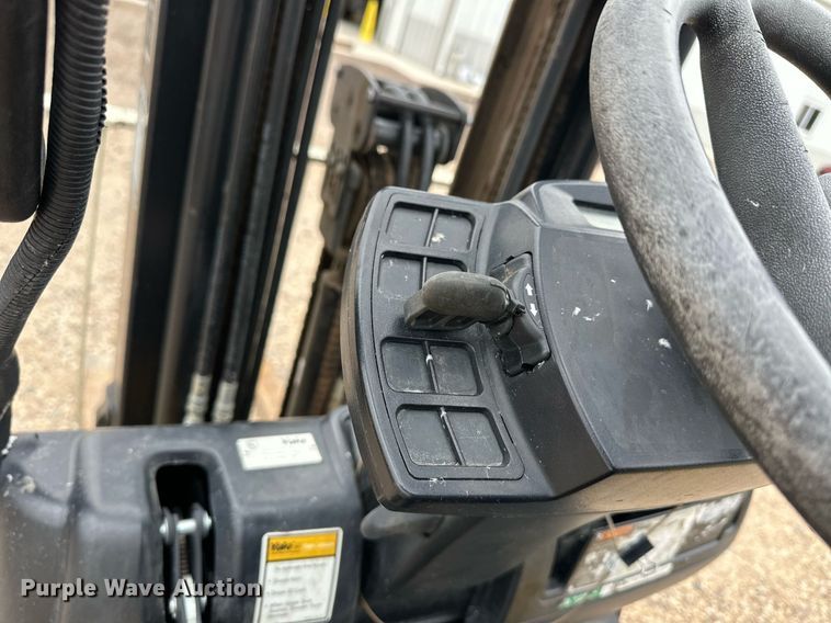 image for item EQ4794 Yale GLC050VXNDSE083 forklift