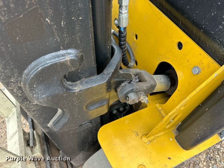 image for item EQ4794 Yale GLC050VXNDSE083 forklift