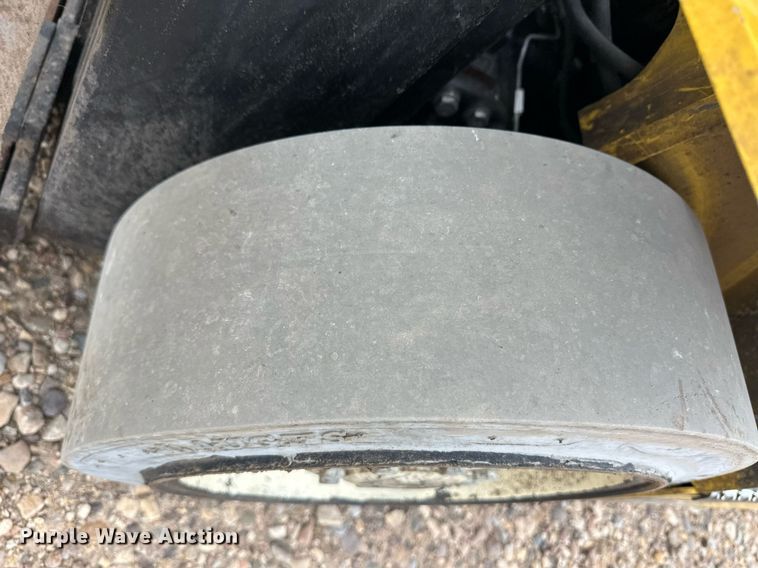 image for item EQ4794 Yale GLC050VXNDSE083 forklift