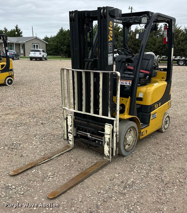 image for item EQ4795 Yale GLC040VXNDAE083 forklift